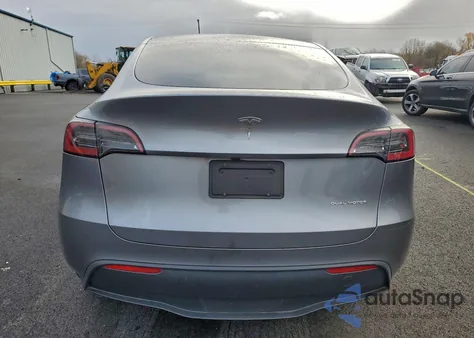 2025 Tesla Model Y из США, поврежденный, VIN 7SAYGAEE3SF221561